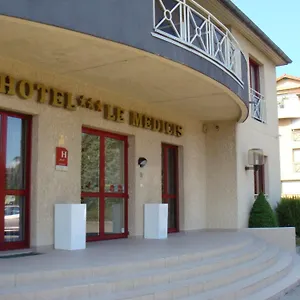 Le Médicis 3*, Roussillon (Isere) France